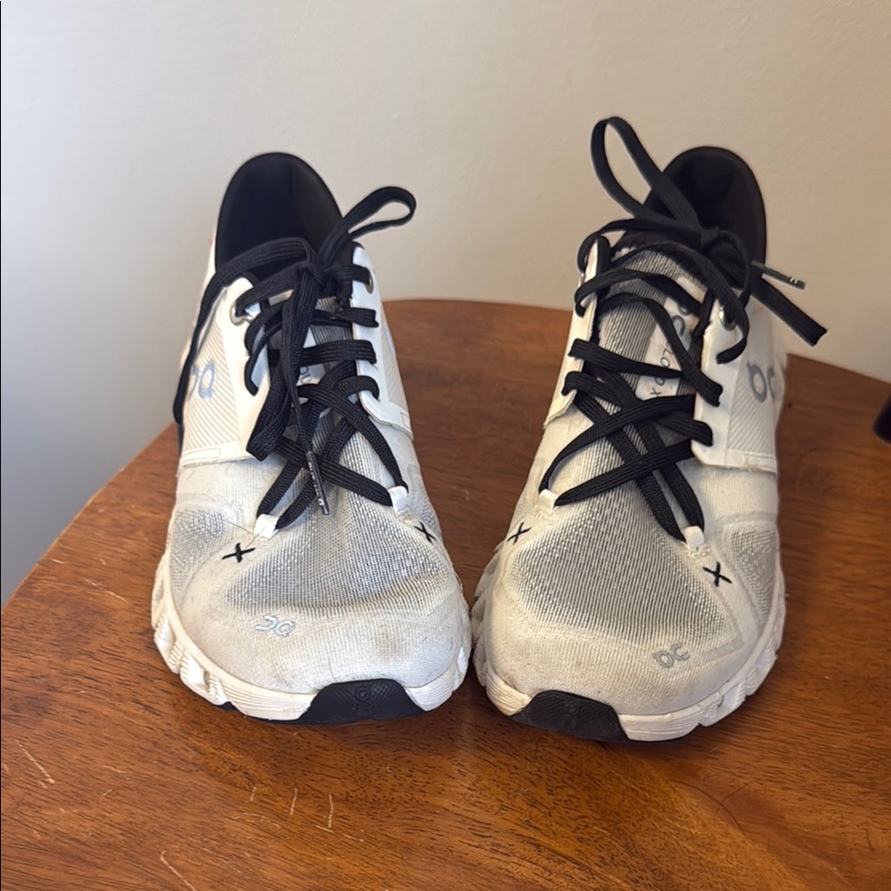 On Running White and Black Athletic Shoes W7